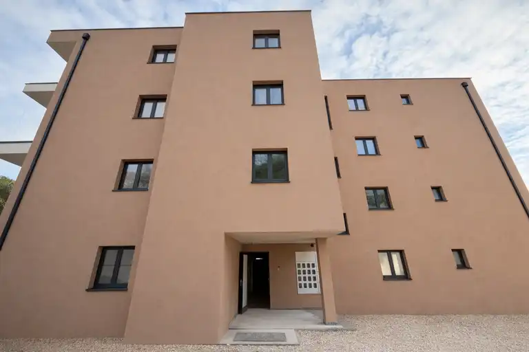 Makarska, Drvenik - Dvosoban stan u novogradnji kraj mora