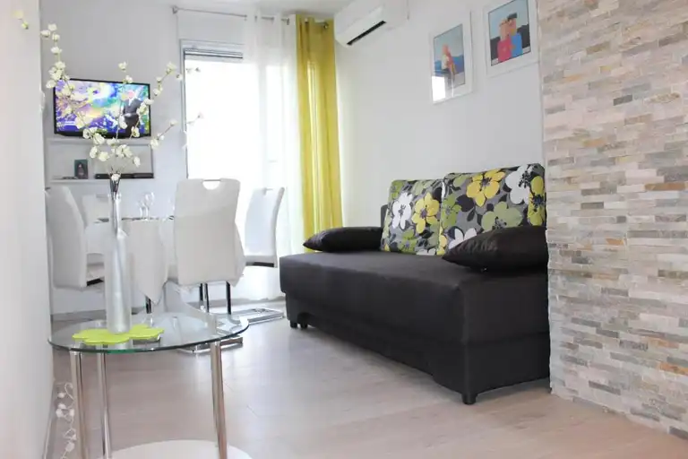 Split, Trstenik - Jednosoban stan s pogledom na more