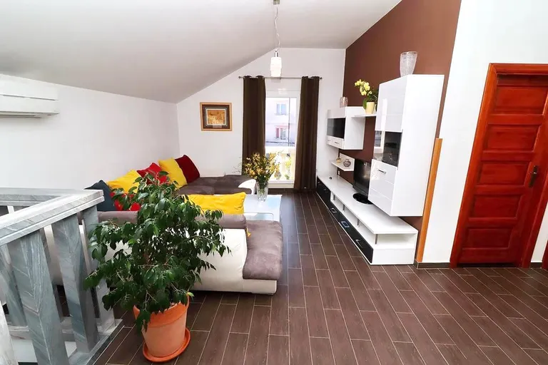 Ostrov Korčula, Vela Luka – Kamenný dům 252 m2