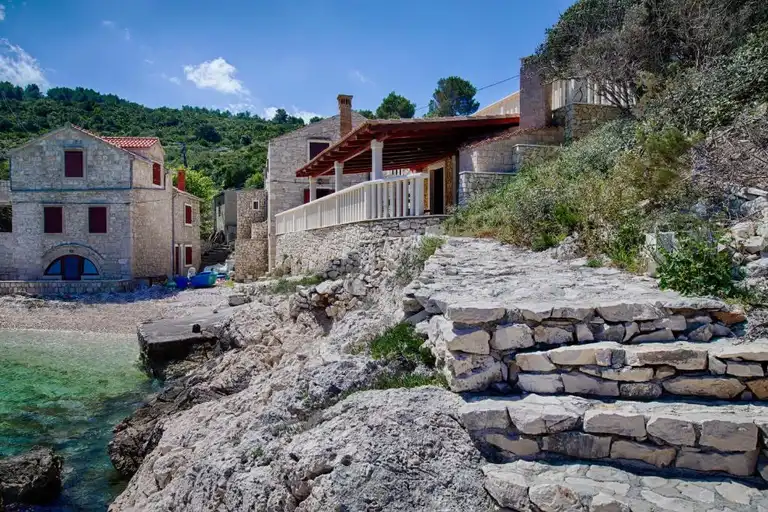 Komiža - Kamenný dom priamo pri mori